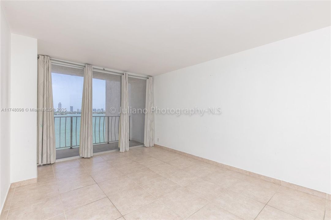 En Venta: $425,000 (2 camas, 2 baños, 1030 Pies cuadrados)