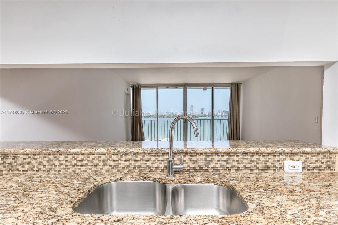En Venta: $425,000 (2 camas, 2 baños, 1030 Pies cuadrados)