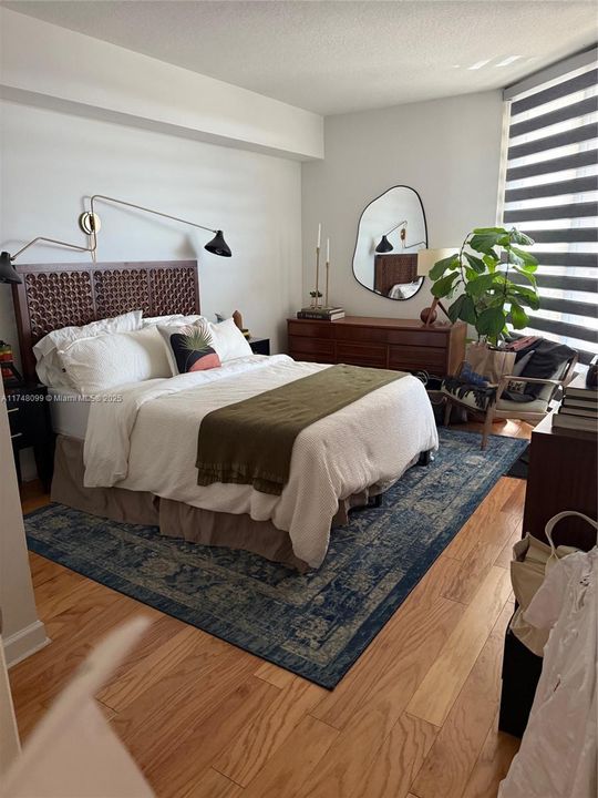 For Sale: $595,000 (2 beds, 2 baths, 997 Square Feet)