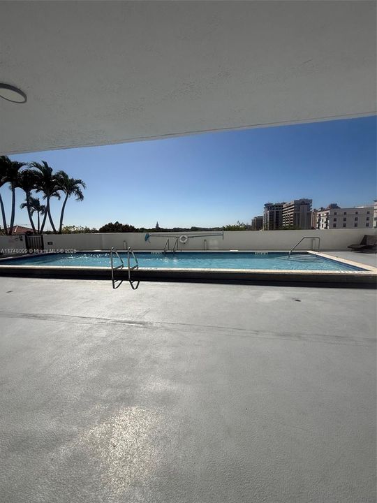 For Sale: $595,000 (2 beds, 2 baths, 997 Square Feet)