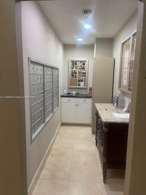 For Sale: $595,000 (2 beds, 2 baths, 997 Square Feet)