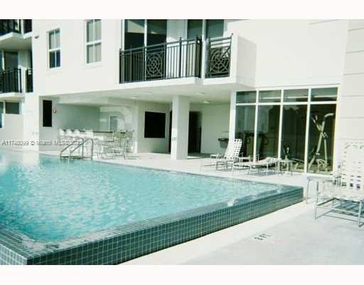 For Sale: $595,000 (2 beds, 2 baths, 997 Square Feet)