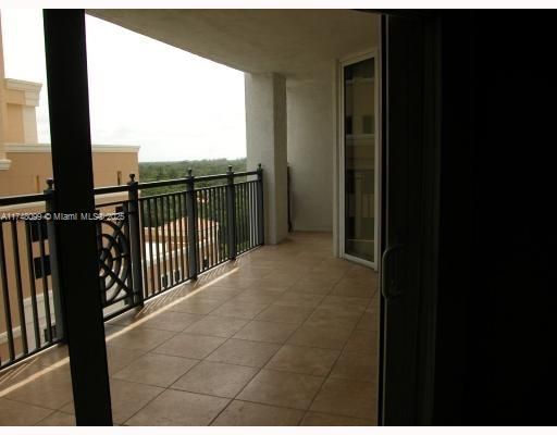 For Sale: $595,000 (2 beds, 2 baths, 997 Square Feet)