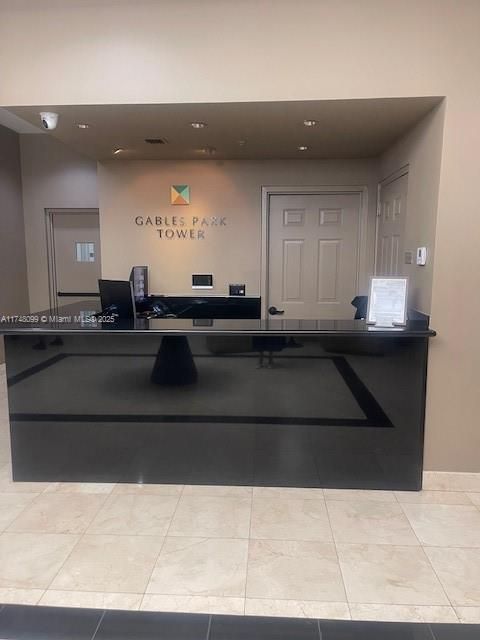 For Sale: $595,000 (2 beds, 2 baths, 997 Square Feet)