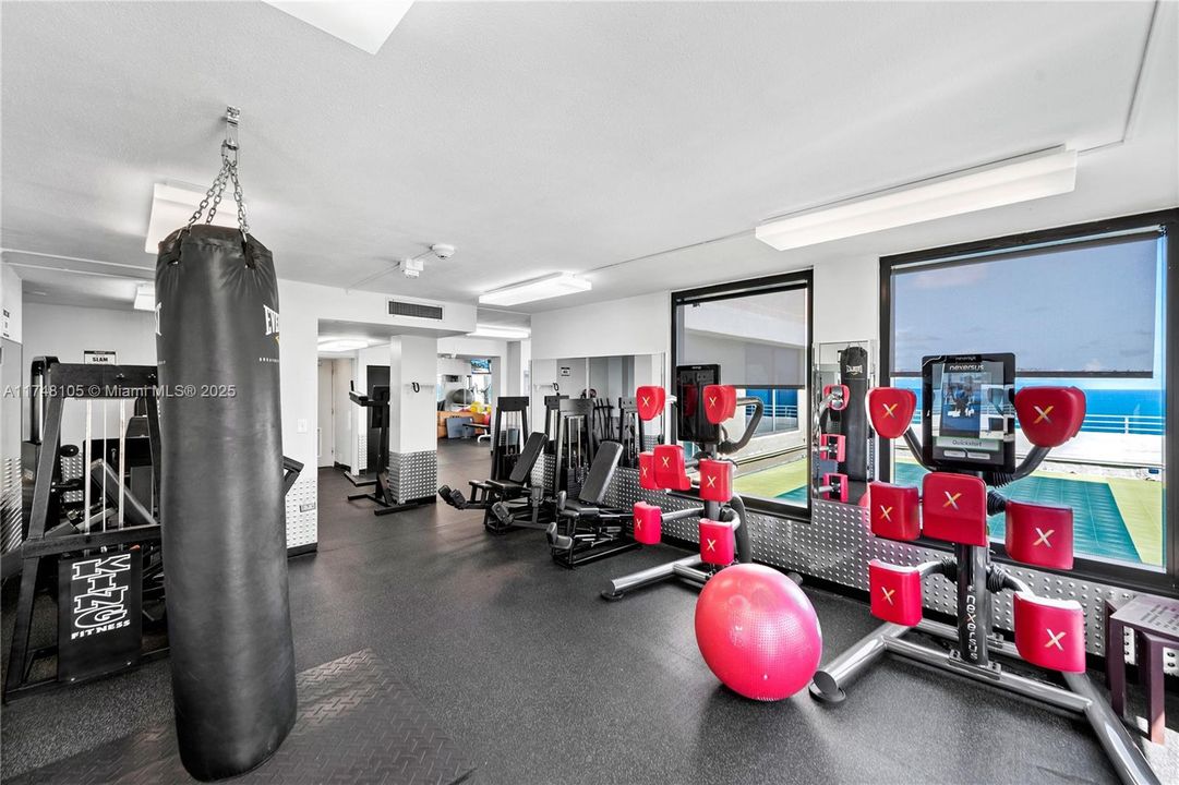 For Sale: $2,295,000 (3 beds, 2 baths, 1580 Square Feet)