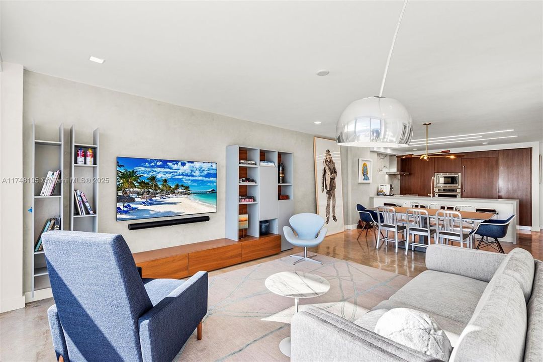 For Sale: $2,295,000 (3 beds, 2 baths, 1580 Square Feet)