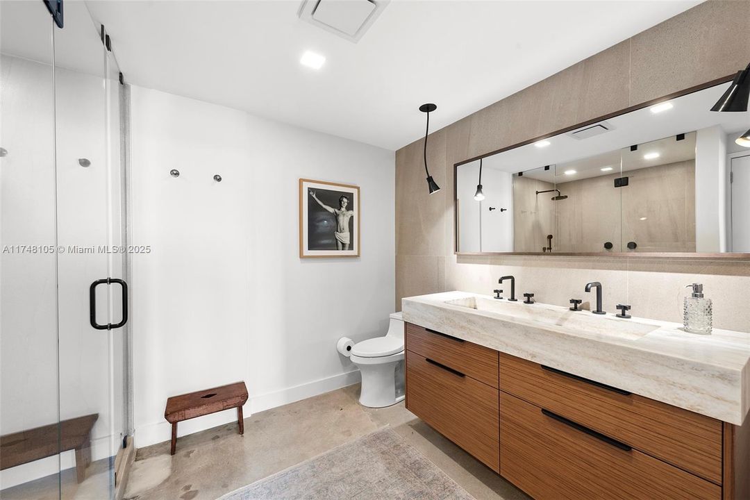 For Sale: $2,295,000 (3 beds, 2 baths, 1580 Square Feet)