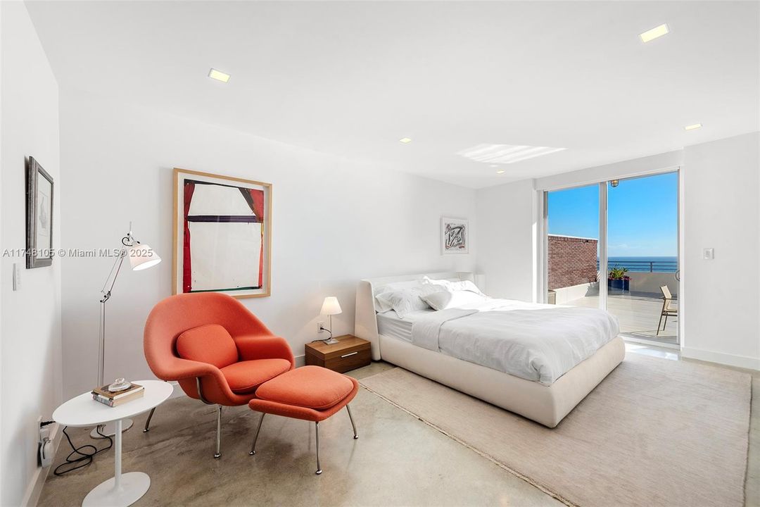 For Sale: $2,295,000 (3 beds, 2 baths, 1580 Square Feet)