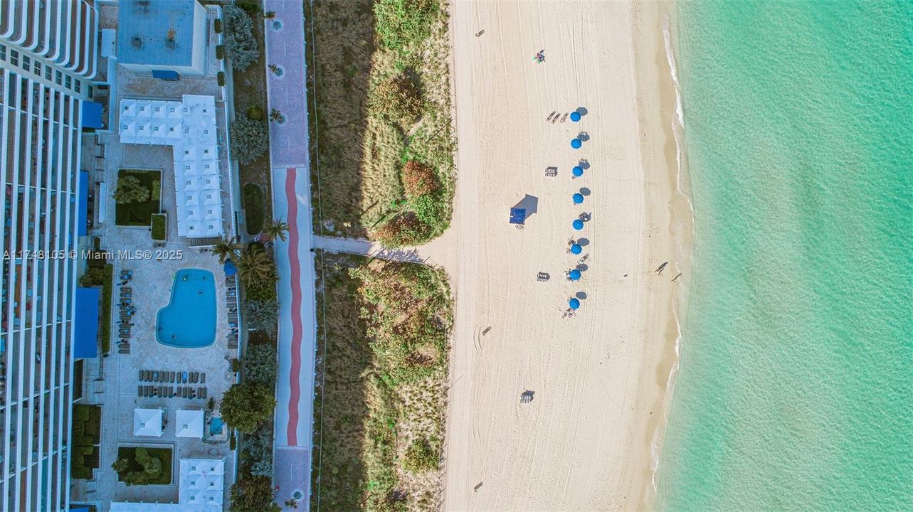 For Sale: $2,295,000 (3 beds, 2 baths, 1580 Square Feet)