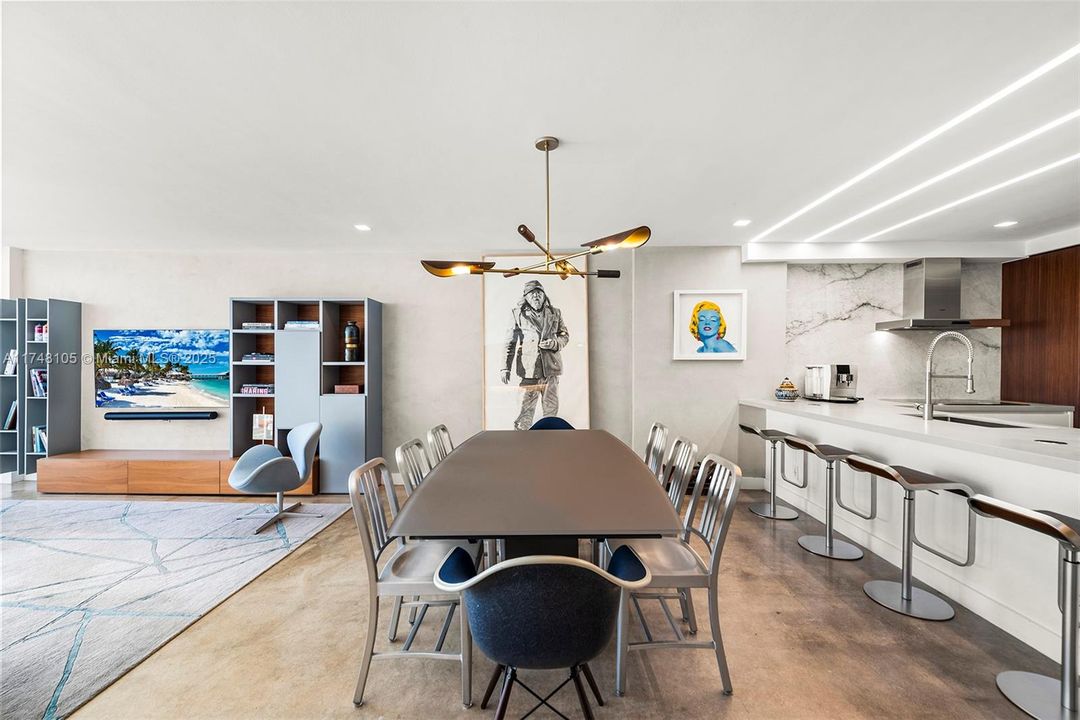 For Sale: $2,295,000 (3 beds, 2 baths, 1580 Square Feet)