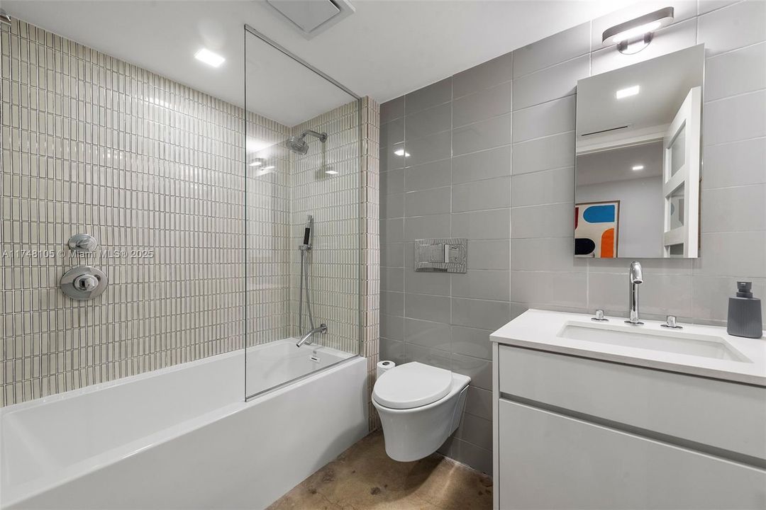 For Sale: $2,295,000 (3 beds, 2 baths, 1580 Square Feet)