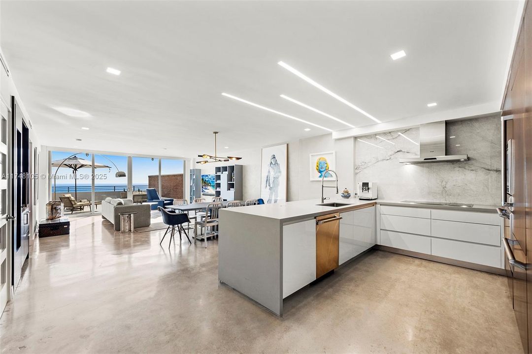 For Sale: $2,295,000 (3 beds, 2 baths, 1580 Square Feet)