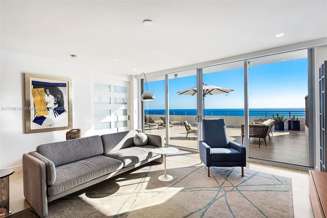 For Sale: $2,295,000 (3 beds, 2 baths, 1580 Square Feet)