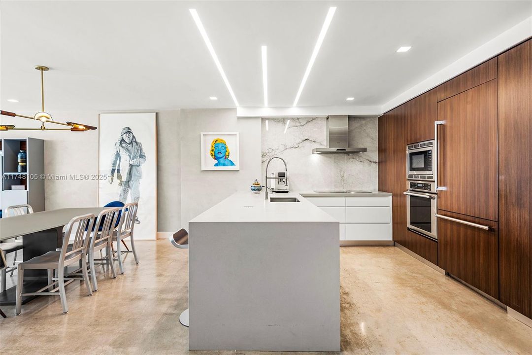 For Sale: $2,295,000 (3 beds, 2 baths, 1580 Square Feet)