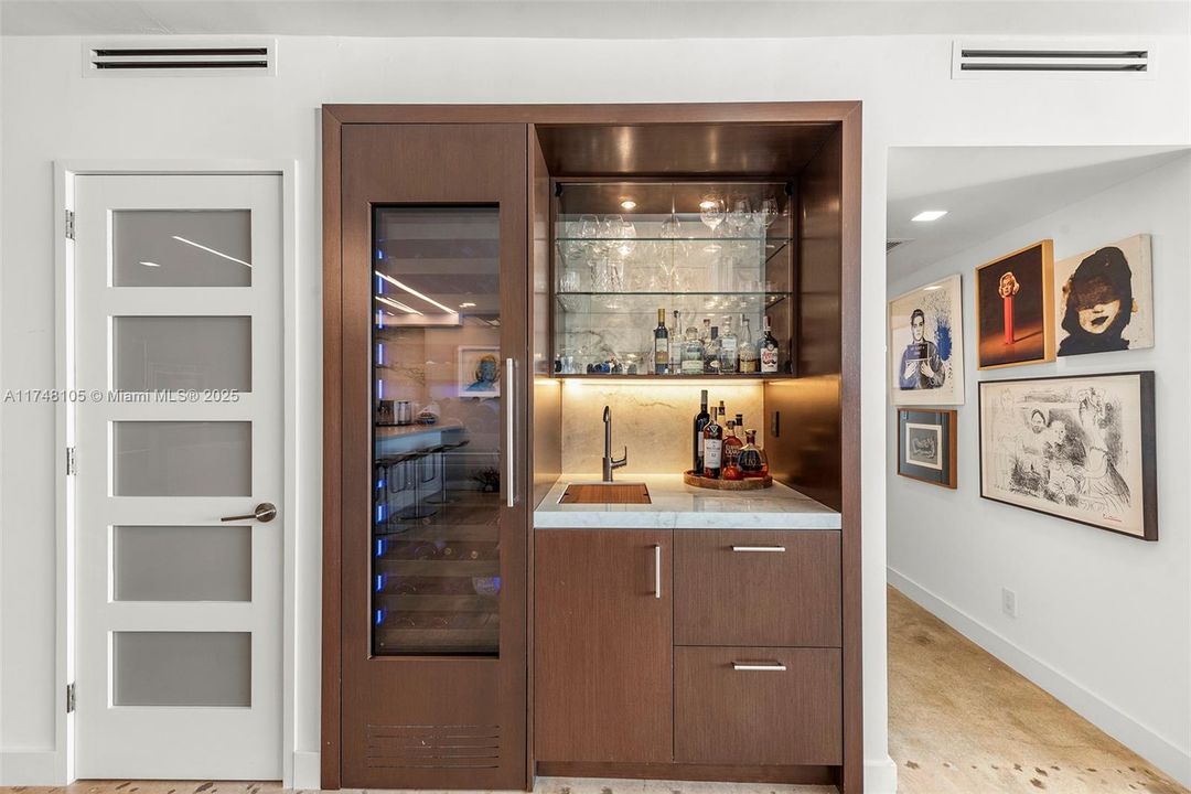 For Sale: $2,295,000 (3 beds, 2 baths, 1580 Square Feet)