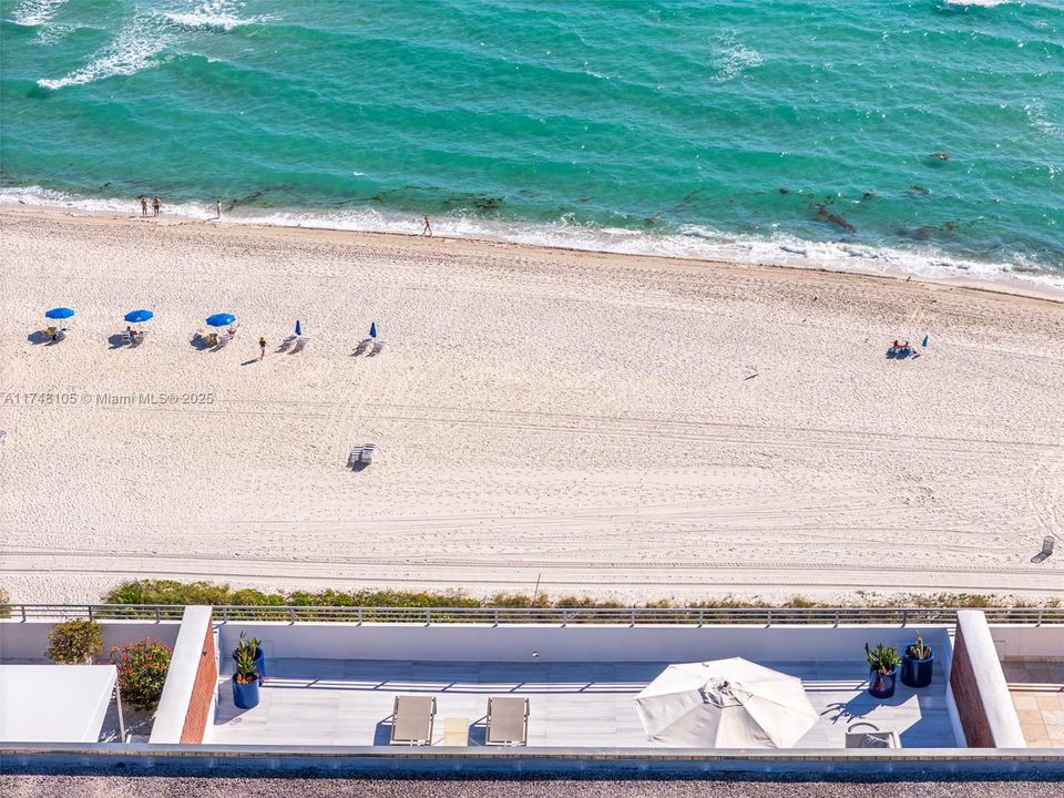 For Sale: $2,295,000 (3 beds, 2 baths, 1580 Square Feet)