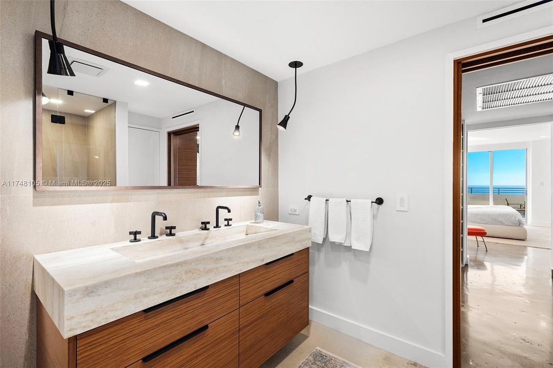 For Sale: $2,295,000 (3 beds, 2 baths, 1580 Square Feet)