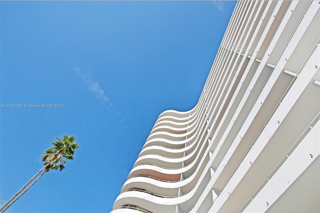 For Sale: $2,295,000 (3 beds, 2 baths, 1580 Square Feet)