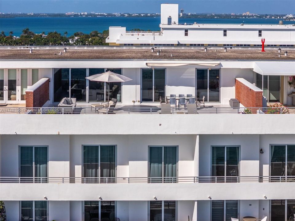 For Sale: $2,295,000 (3 beds, 2 baths, 1580 Square Feet)