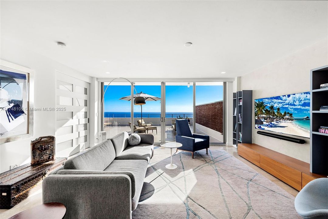 For Sale: $2,295,000 (3 beds, 2 baths, 1580 Square Feet)