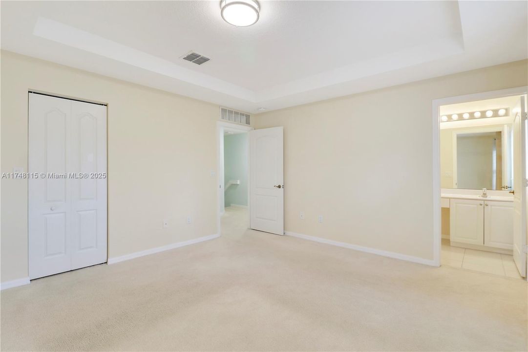 Vendido Recientemente: $269,000 (2 camas, 2 baños, 1350 Pies cuadrados)