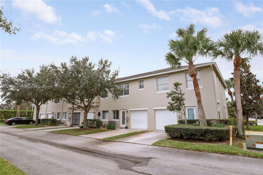 Vendido Recientemente: $269,000 (2 camas, 2 baños, 1350 Pies cuadrados)
