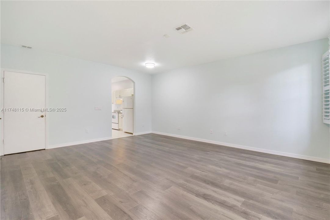 Vendido Recientemente: $269,000 (2 camas, 2 baños, 1350 Pies cuadrados)