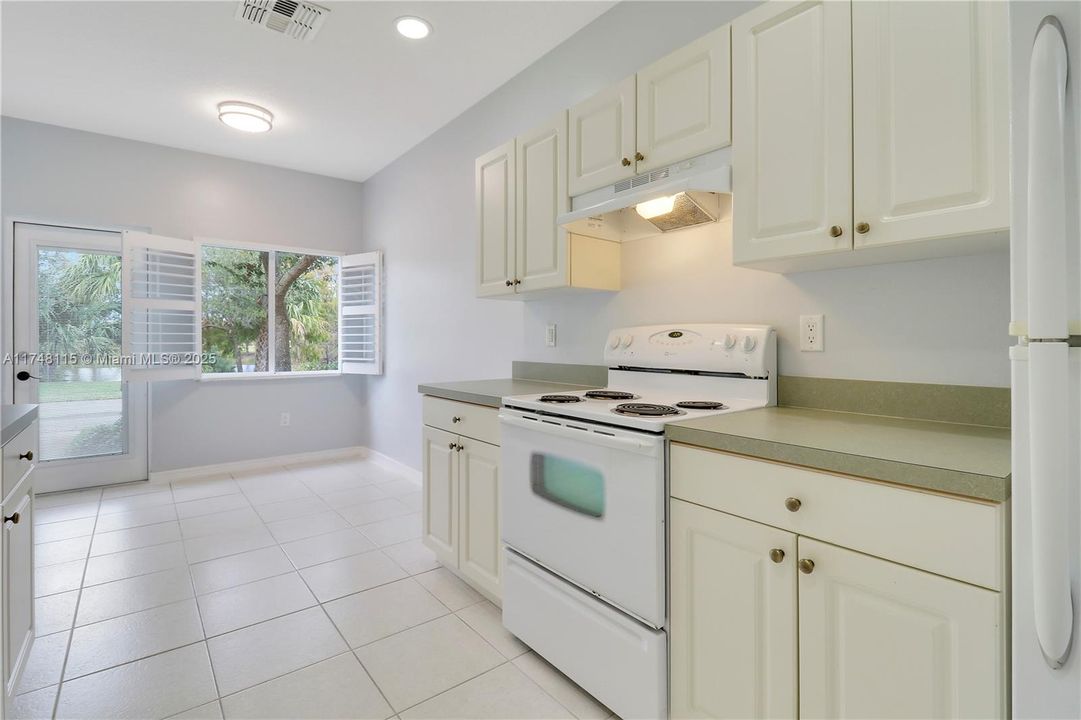 Vendido Recientemente: $269,000 (2 camas, 2 baños, 1350 Pies cuadrados)