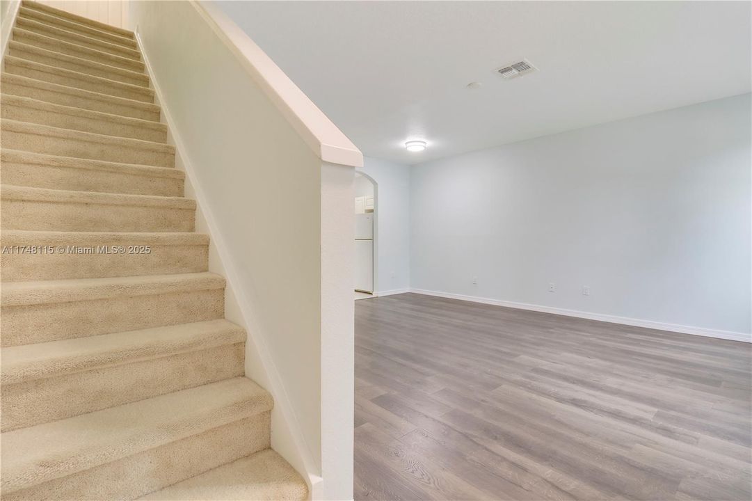 Vendido Recientemente: $269,000 (2 camas, 2 baños, 1350 Pies cuadrados)