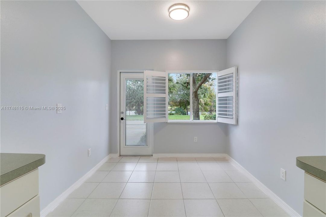 Vendido Recientemente: $269,000 (2 camas, 2 baños, 1350 Pies cuadrados)