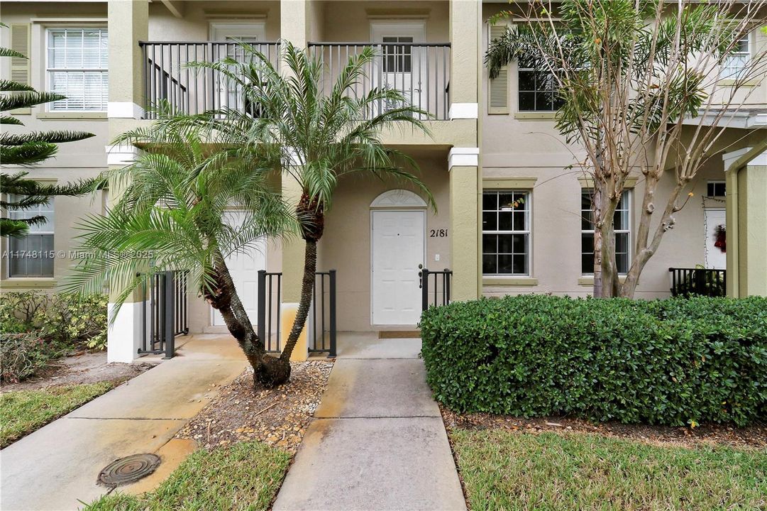 Vendido Recientemente: $269,000 (2 camas, 2 baños, 1350 Pies cuadrados)