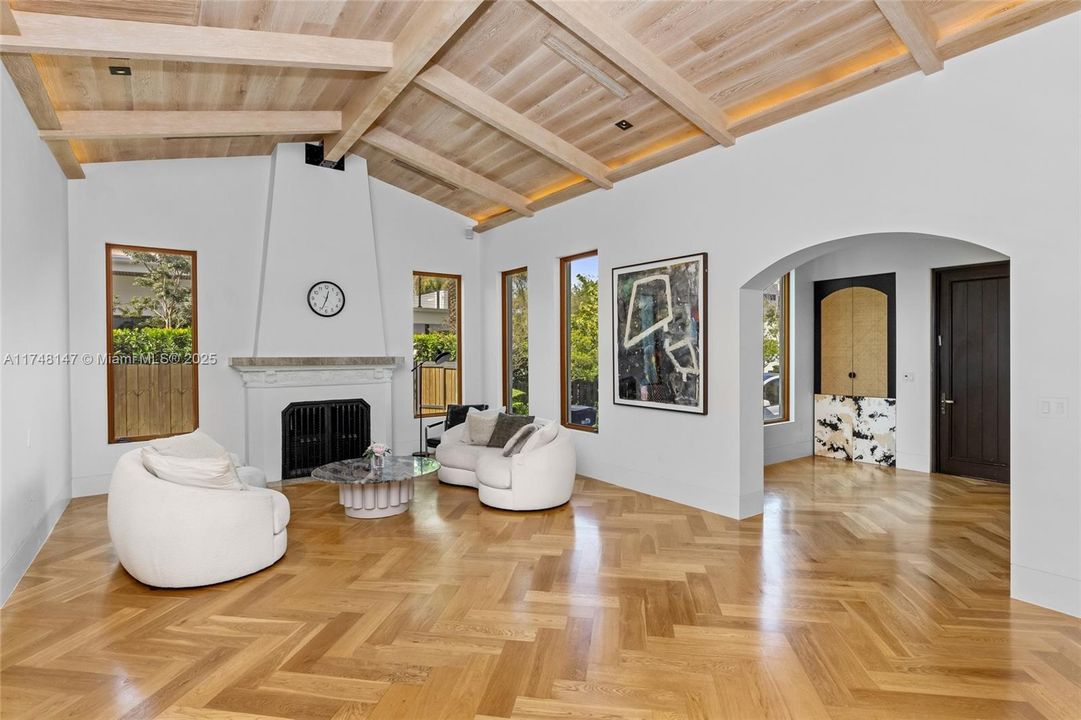 En Venta: $4,600,000 (4 camas, 3 baños, 3539 Pies cuadrados)