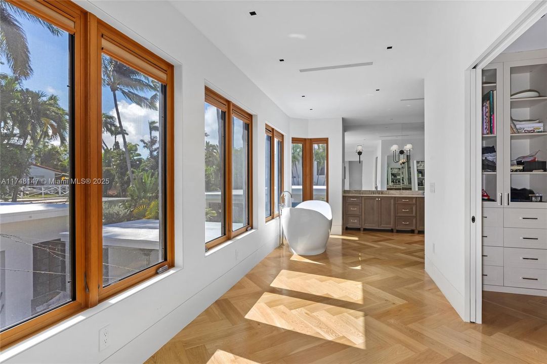 En Venta: $4,600,000 (4 camas, 3 baños, 3539 Pies cuadrados)