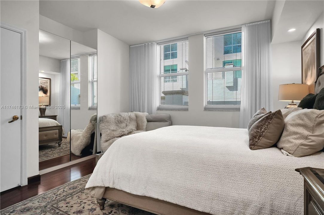 For Sale: $625,000 (2 beds, 2 baths, 970 Square Feet)