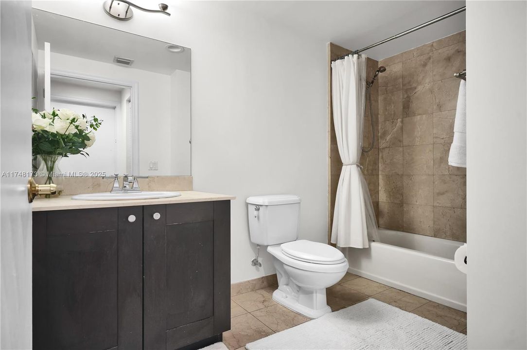 For Sale: $625,000 (2 beds, 2 baths, 970 Square Feet)