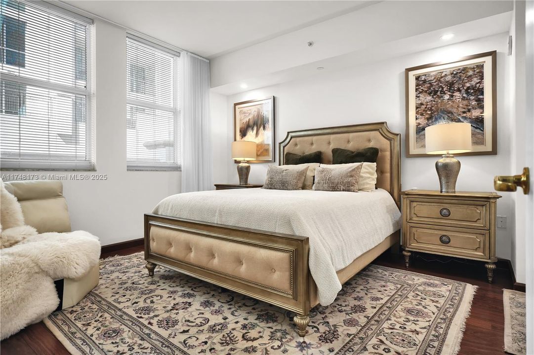 For Sale: $625,000 (2 beds, 2 baths, 970 Square Feet)