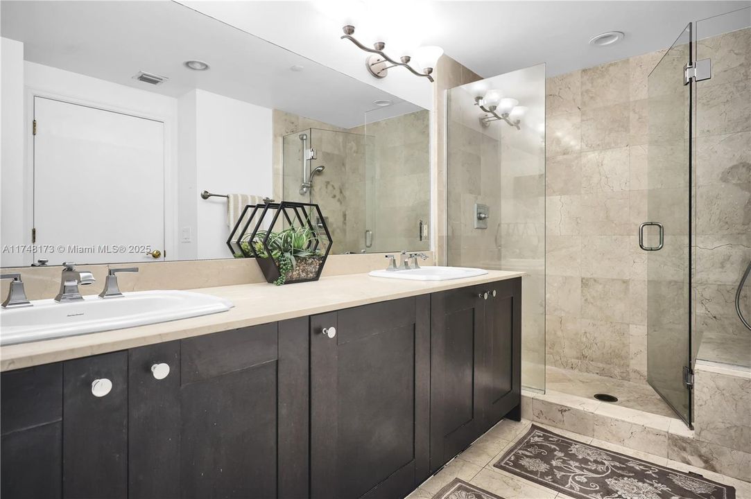 For Sale: $625,000 (2 beds, 2 baths, 970 Square Feet)