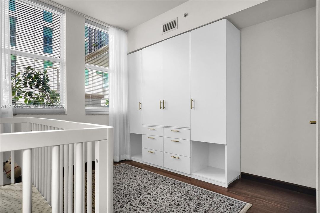 For Sale: $625,000 (2 beds, 2 baths, 970 Square Feet)