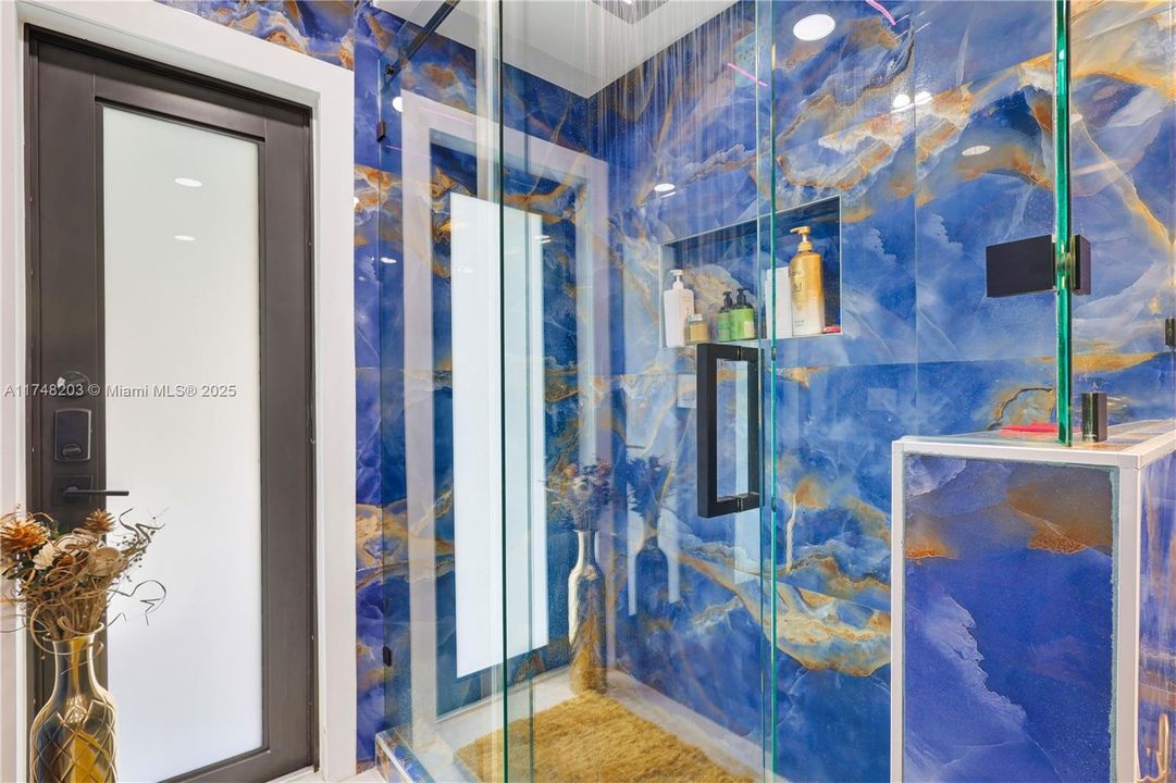 Недавно продано: $849,000 (4 спален, 2 ванн, 2439 Квадратных фут)