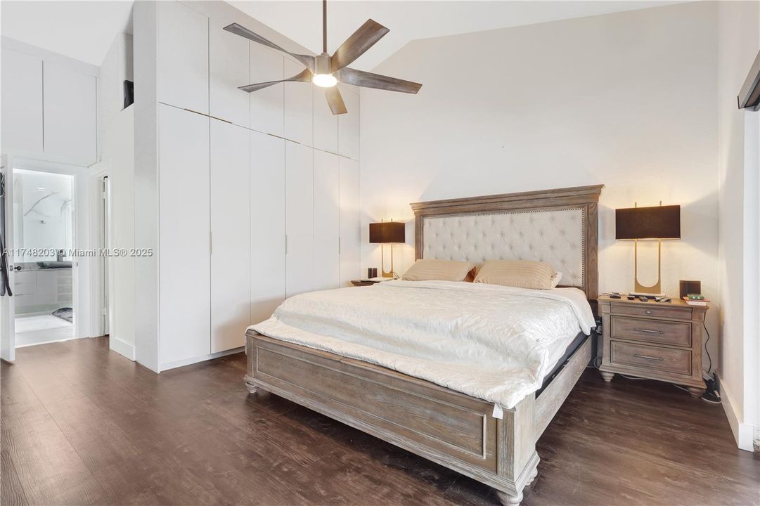 Недавно продано: $849,000 (4 спален, 2 ванн, 2439 Квадратных фут)