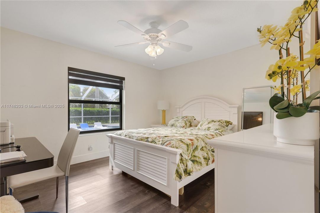 Недавно продано: $849,000 (4 спален, 2 ванн, 2439 Квадратных фут)