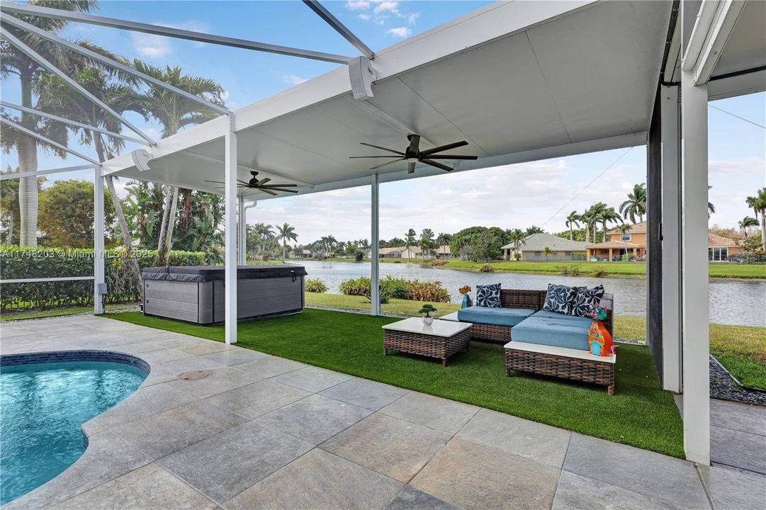 Недавно продано: $849,000 (4 спален, 2 ванн, 2439 Квадратных фут)