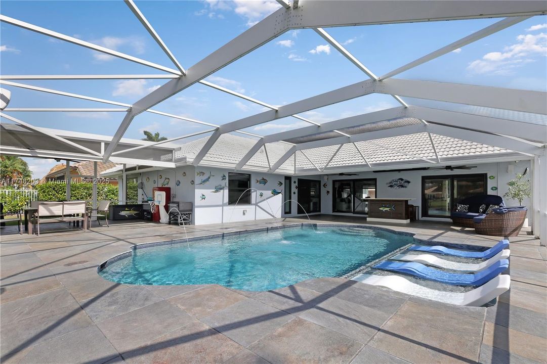 Недавно продано: $849,000 (4 спален, 2 ванн, 2439 Квадратных фут)