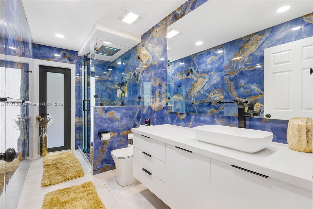 Недавно продано: $849,000 (4 спален, 2 ванн, 2439 Квадратных фут)