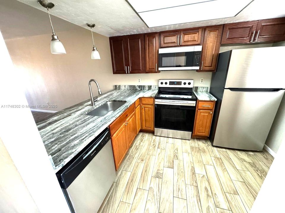 Recently Sold: $115,900 (2 beds, 2 baths, 882 Square Feet)