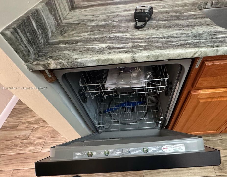 Recently Sold: $115,900 (2 beds, 2 baths, 882 Square Feet)