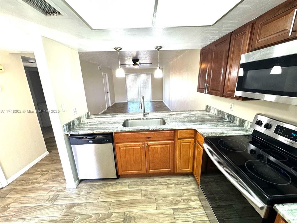 Recently Sold: $115,900 (2 beds, 2 baths, 882 Square Feet)