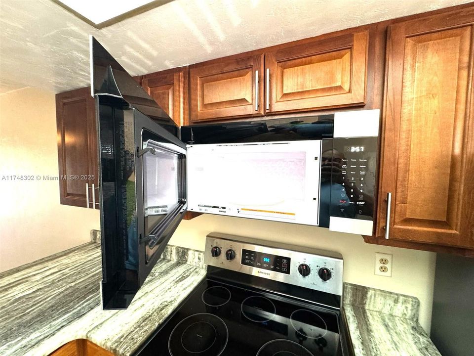 Recently Sold: $115,900 (2 beds, 2 baths, 882 Square Feet)