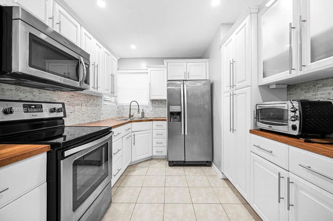 Недавно продано: $475,000 (3 спален, 2 ванн, 1306 Квадратных фут)