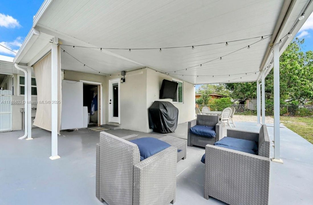 Недавно продано: $475,000 (3 спален, 2 ванн, 1306 Квадратных фут)